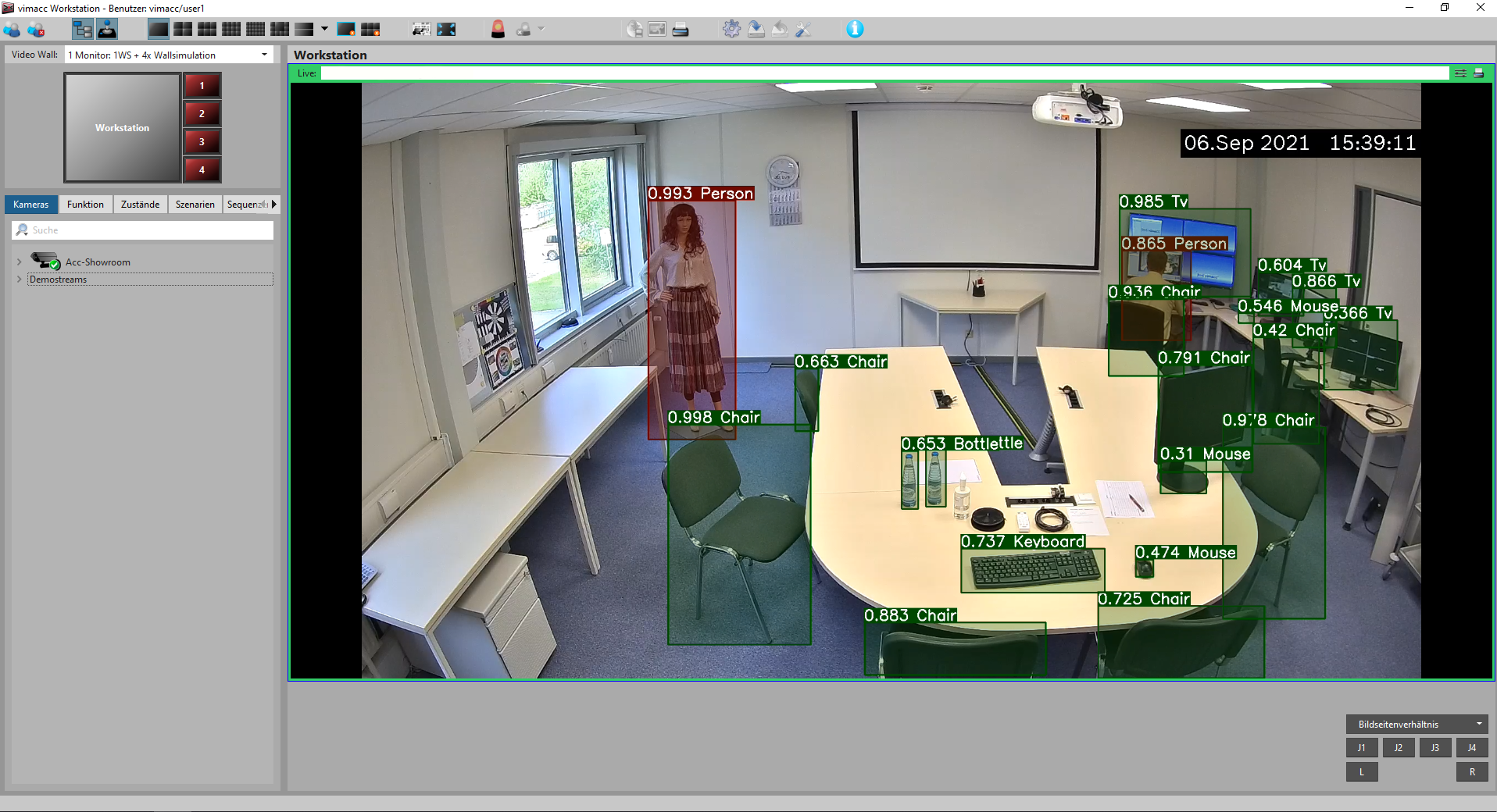 Objekterkennung im Besprechungsraum Die vimacc-Oberfläche mit der Erweiterung analytics zur Videoüberwachung mit künstlicher Intelligenz (KI). Objekterkennung durch deep learning der KI.